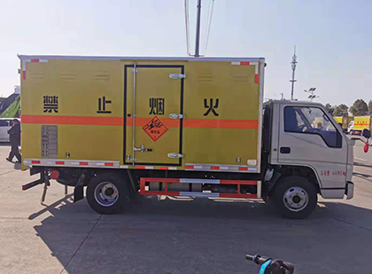 福安爆破器材运输车技术升级与安全合规新趋势